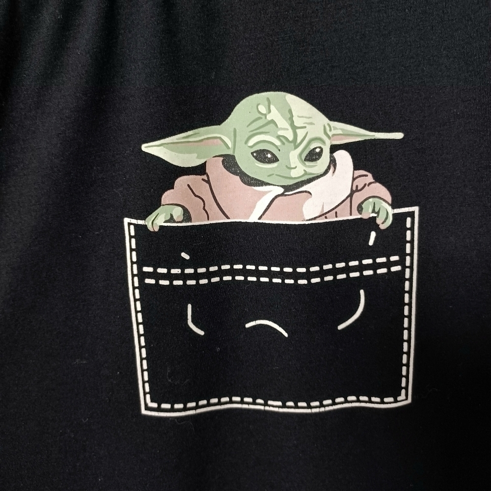 SHESHOW Star Wars Mandalorian Baby Yoda in pocket black t shirt top - Picture 3 of 6